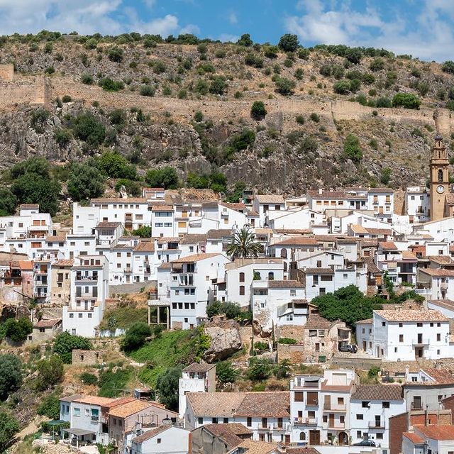 Chulilla. Pueblo con menos de mil habitantes pero mucho encanto.

.
.
.
.
#chulilla #valencia #pueblo #castillodechulilla  #ruta #puentescolganteschulilla #senderismo #nikon #sumer #friends